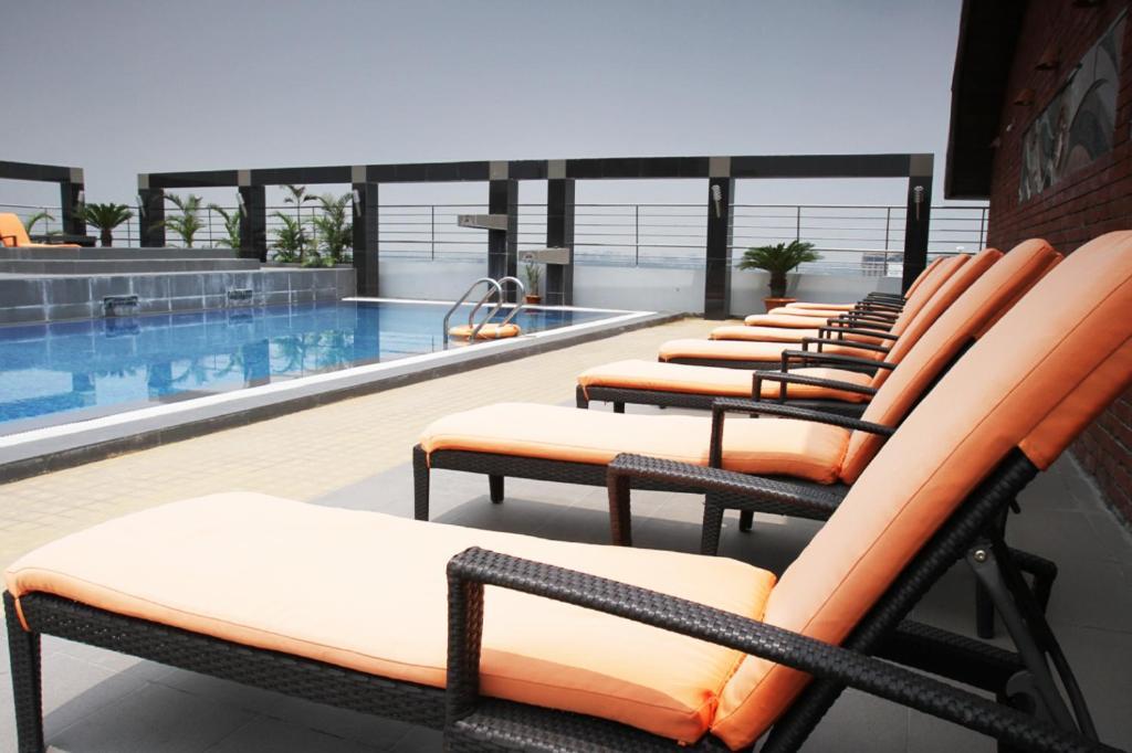 Dhaka Regency Hotel & Resort Exterior photo